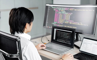 海拉尔 ,php声明和调用变量的符号是什么？